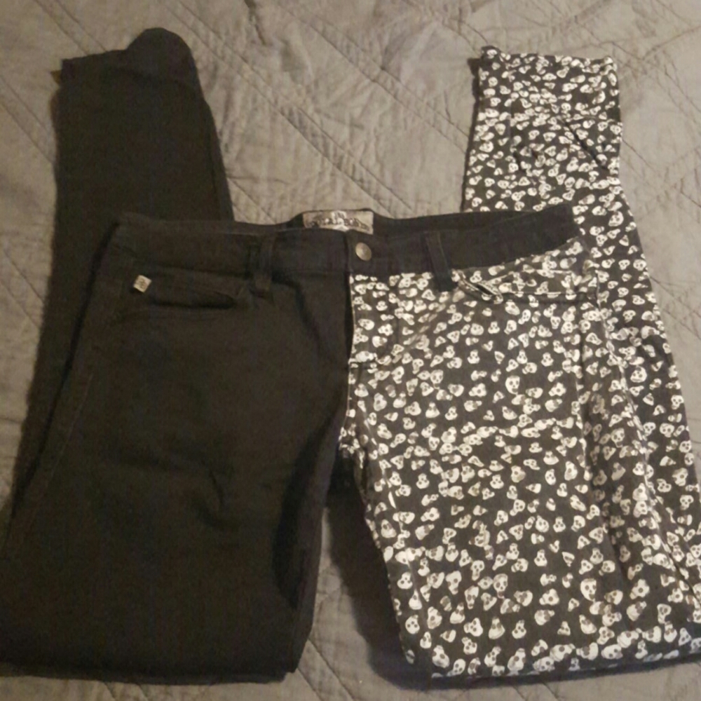 Split Leg Skinny Jeans Skulls/Black